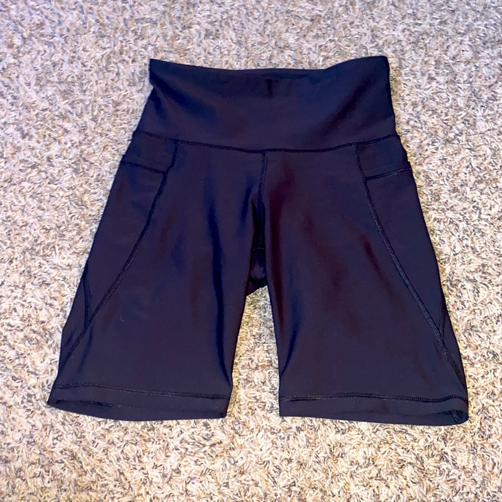 Activewear biker shorts w/pockets